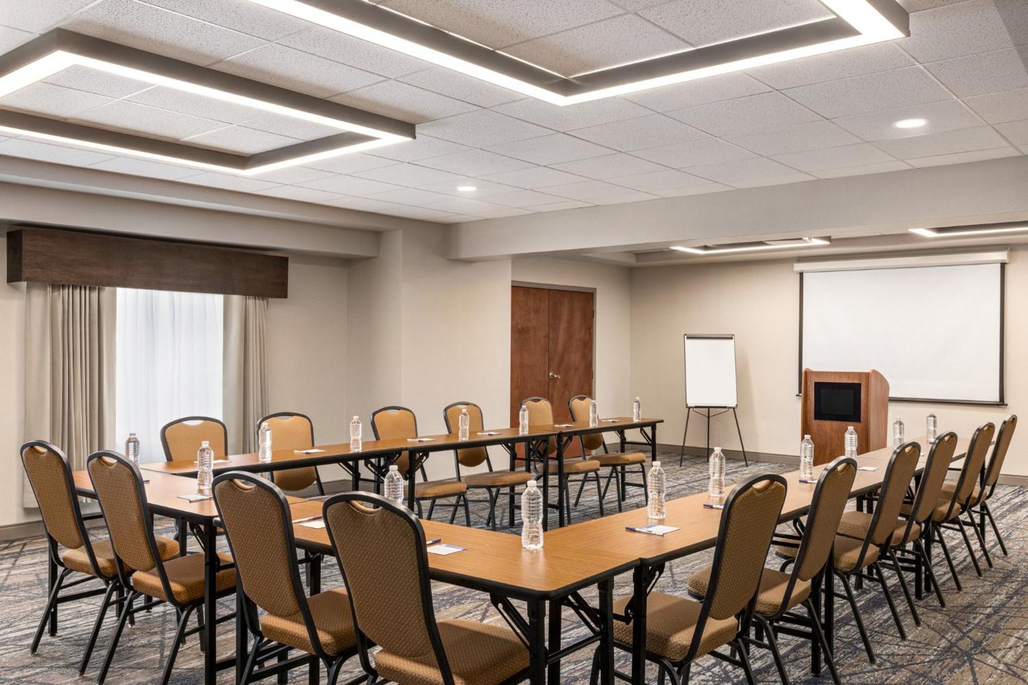 Holiday Inn Express Hotel & Suites Indianapolis W - Airport Area By Ihg Indianápolis Exterior foto